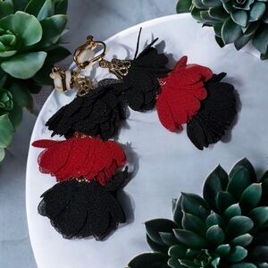 🌹✨ Black & Red Floral Clip-On Statement Earrings ✨🌹
